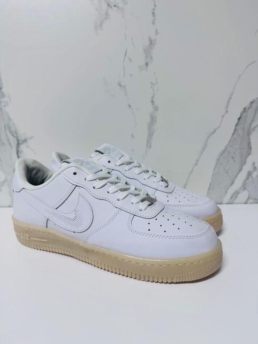 Nike AF1 albi cu talpa bej