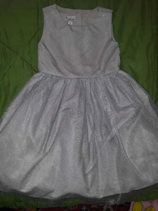 Продам  красивое платье на девочку