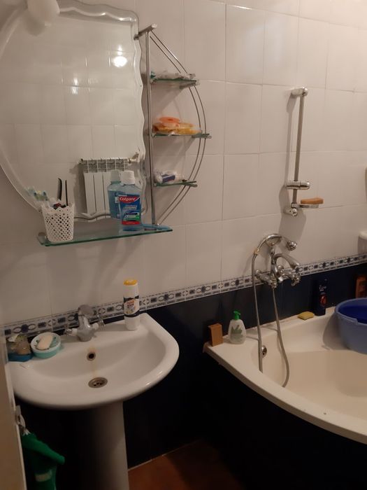 Ijaraga beriladi 2 -etaj 3xonali. Сдается в аренду. Динамо.