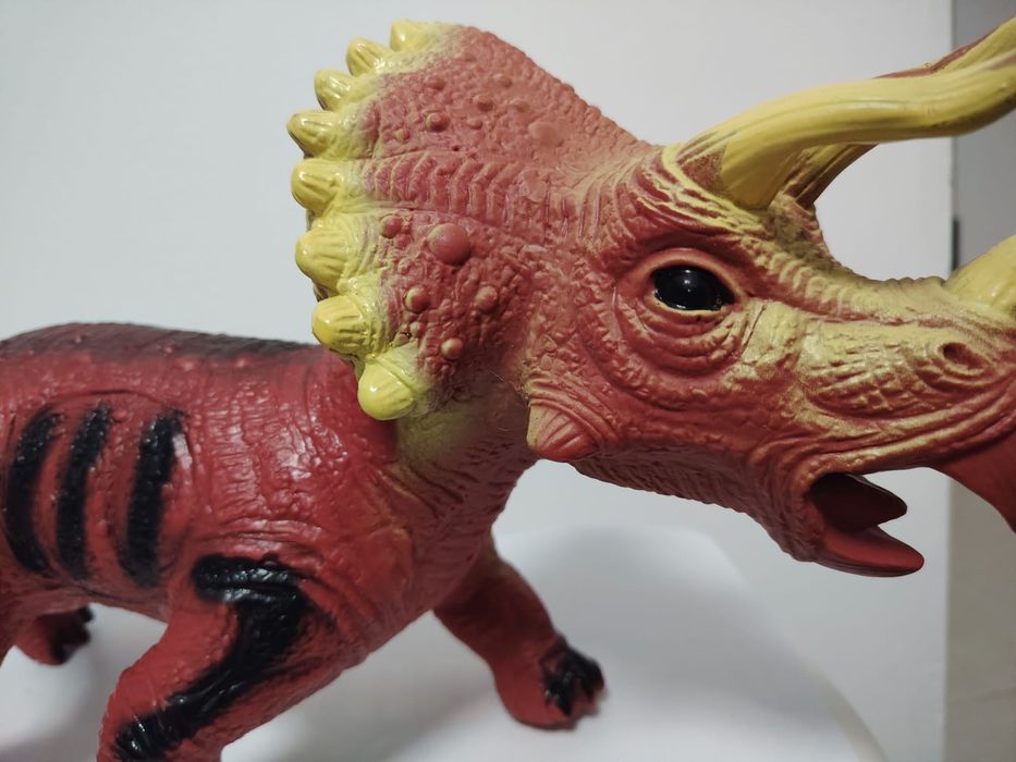 Dinozaur cu sunete
