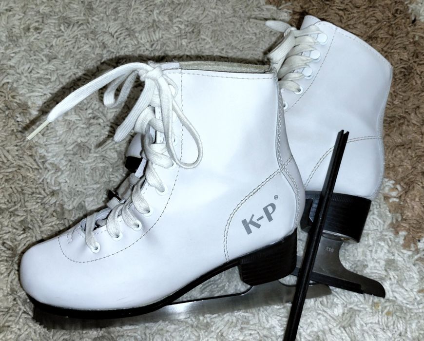 Продам фигурные коньки 36 размер