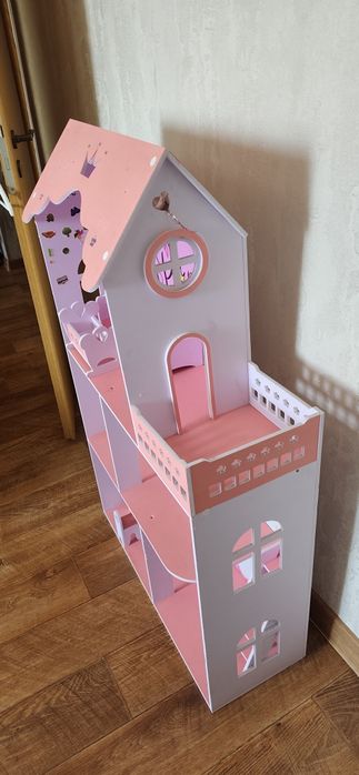 Продам домик для кукол с мебелью