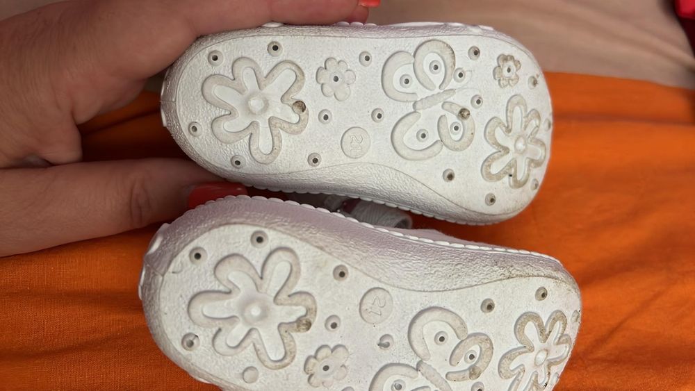 Бебешки обувчици