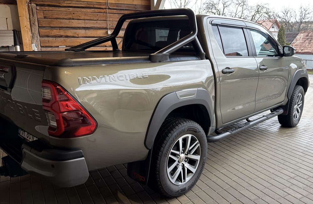Toyota hilux invincible