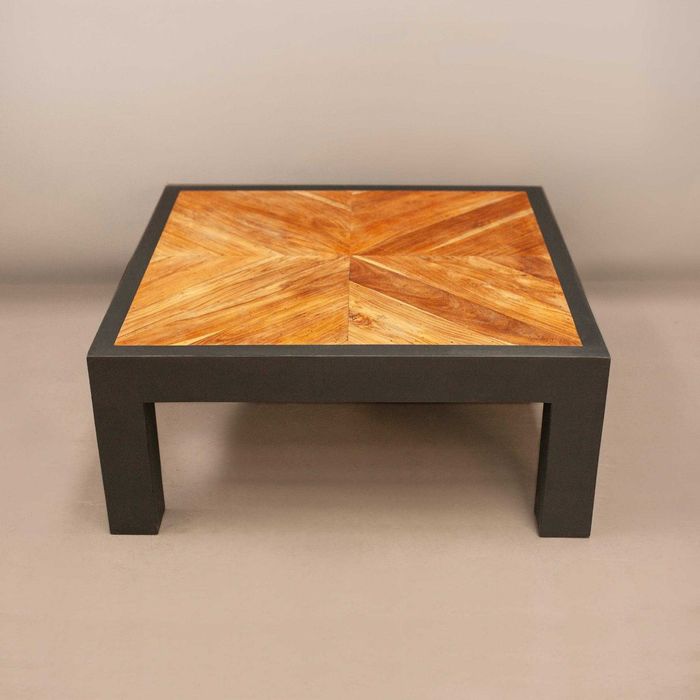 квадратна маса за кафе