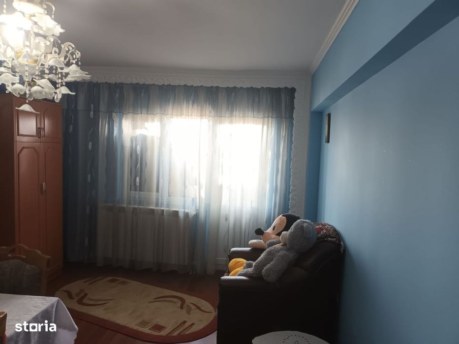 Apartament 3 camere Zona Petre Liciu - etaj 3 - 77 mp