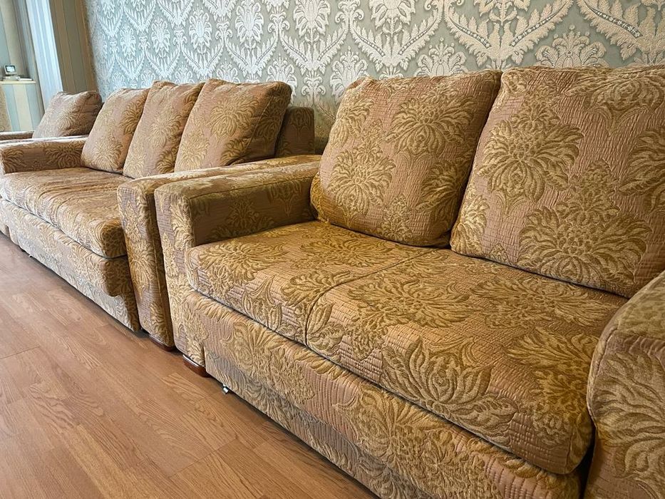 Продам комплект мягкой мебели