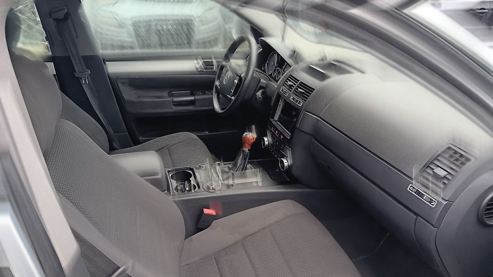 VW Touareg 2.5 R5 ,174 к.с. , ръчка ,60 броя на части