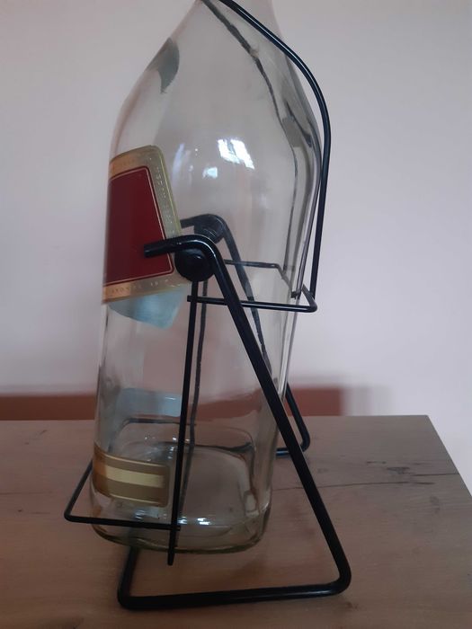 Галон от уиски JOHNNIE WOLKER на люлка, 4.5 литра