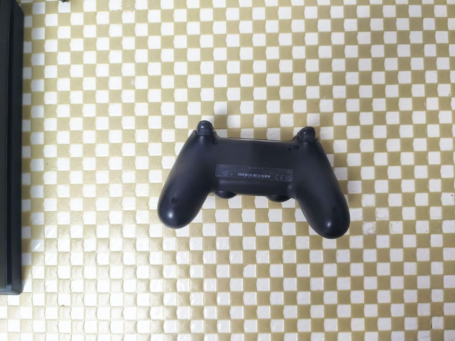 Consola PS4 4 Pro cu 1TB