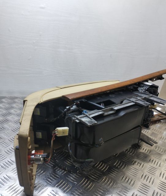 Cotiera  completa Lipsa cod Volkswagen VW Phaeton prima generatie