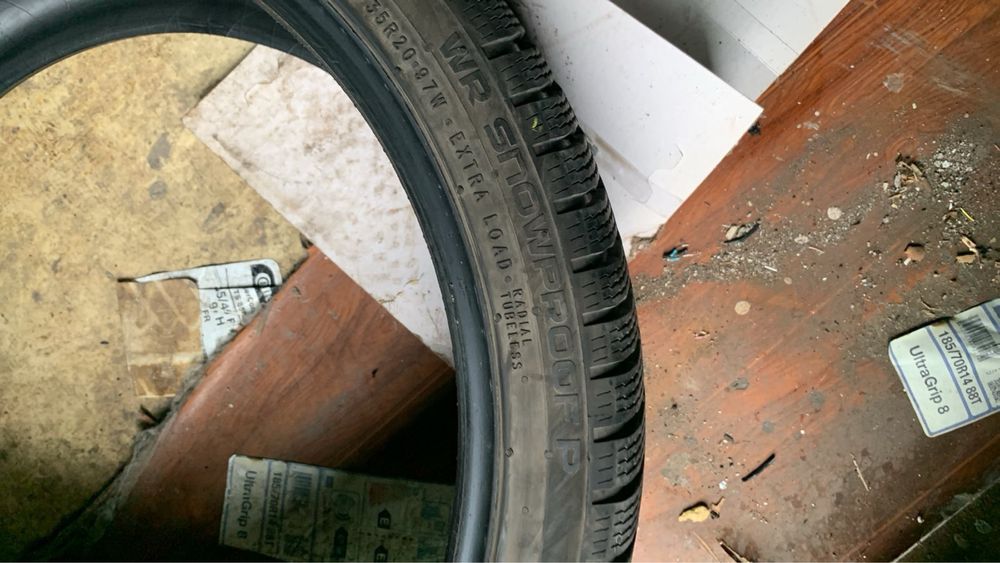 255/35/20 нокиан зимни