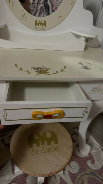 Туалетный столик детский , доя девочки !