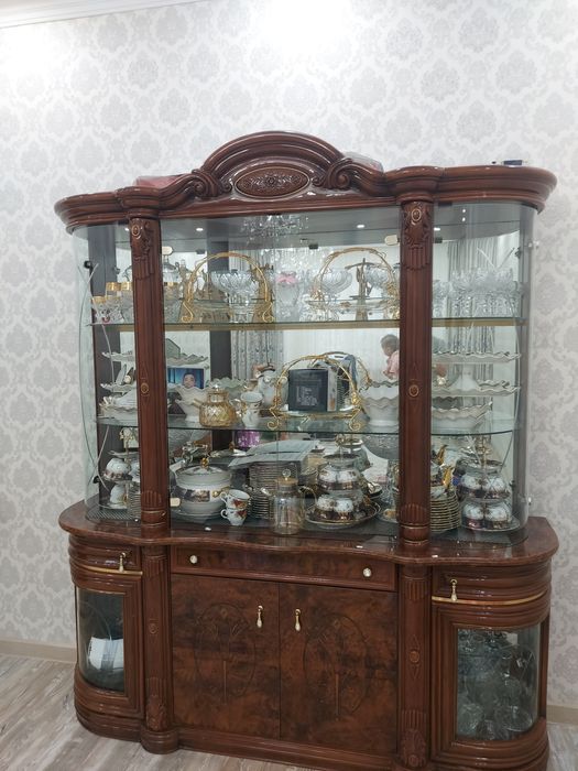 Сервант глянцевый