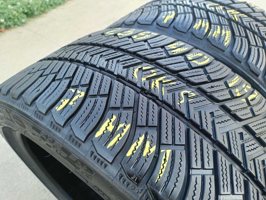 Doua anvelope iarna 235 40 19 Michelin Pilot Alpin PA4 profil 7 mm