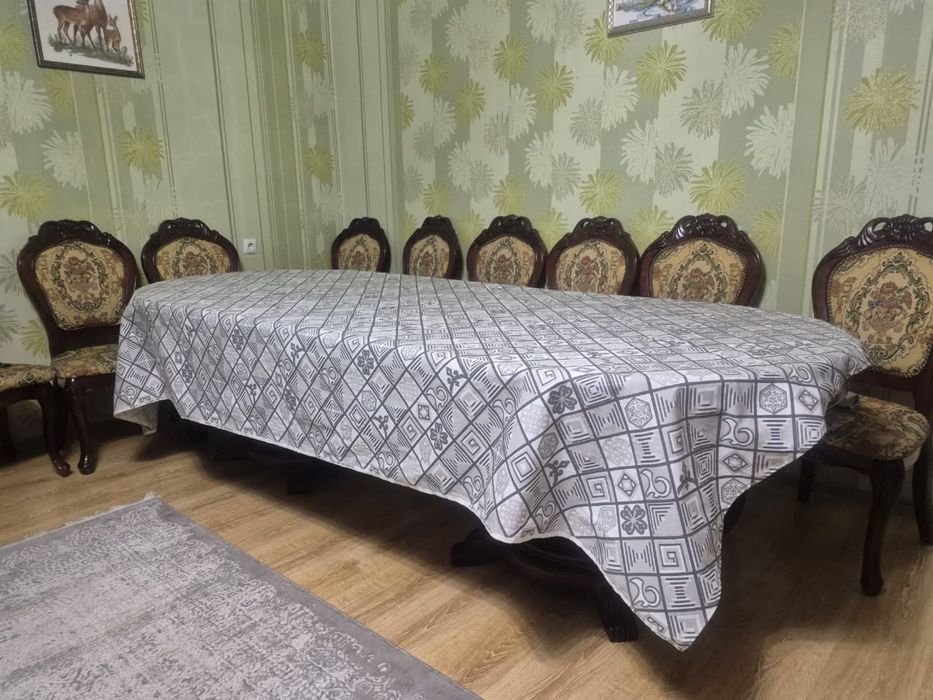 Продам стол со стульями б/у в идеальном состоянии.