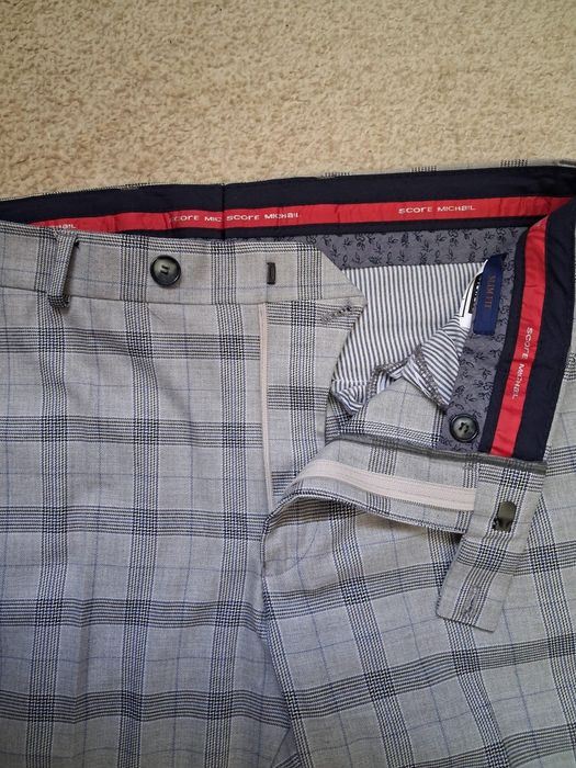 Pantaloni costum slim fit gri in carouri.