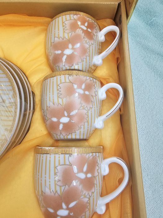 Set de cești si farfuriute cafea