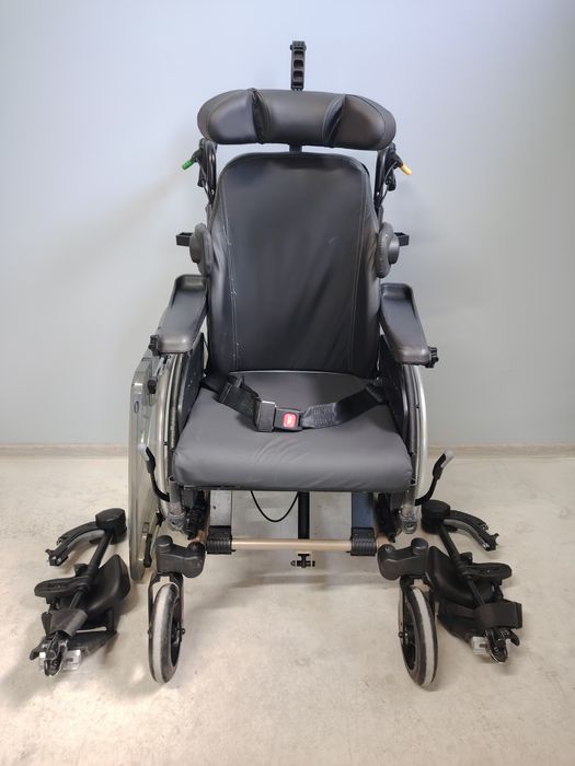 Carucior pliabil/fotoliu rulant pentru persoane cu dizabilitati.145