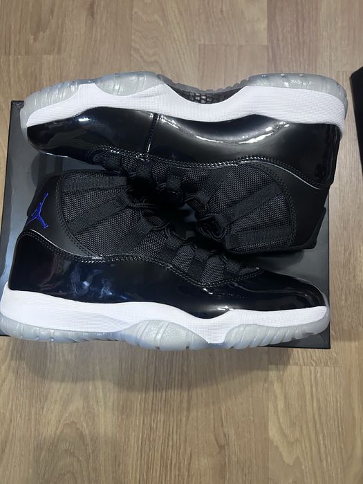 Jordan 11.       .