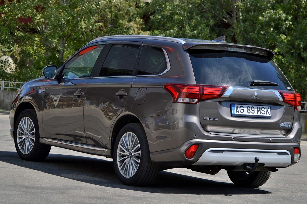 Mitsubishi Outlander PHEV hibrid ,An 2019, Instyle,Volan încălzit