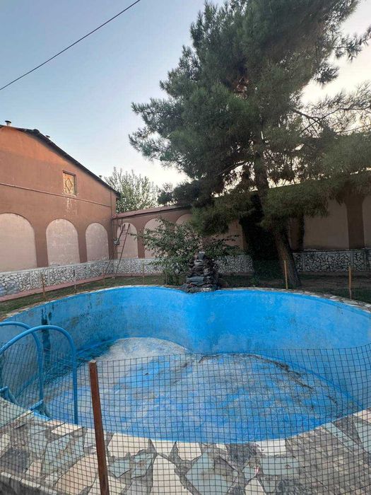 16 сотих Тузел метро олдида