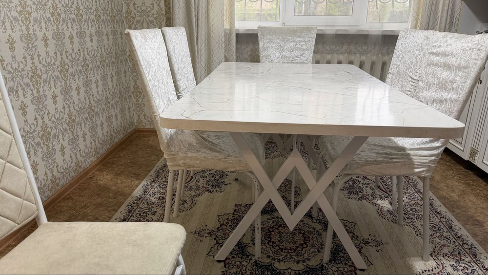 Кухонный стол со стульями