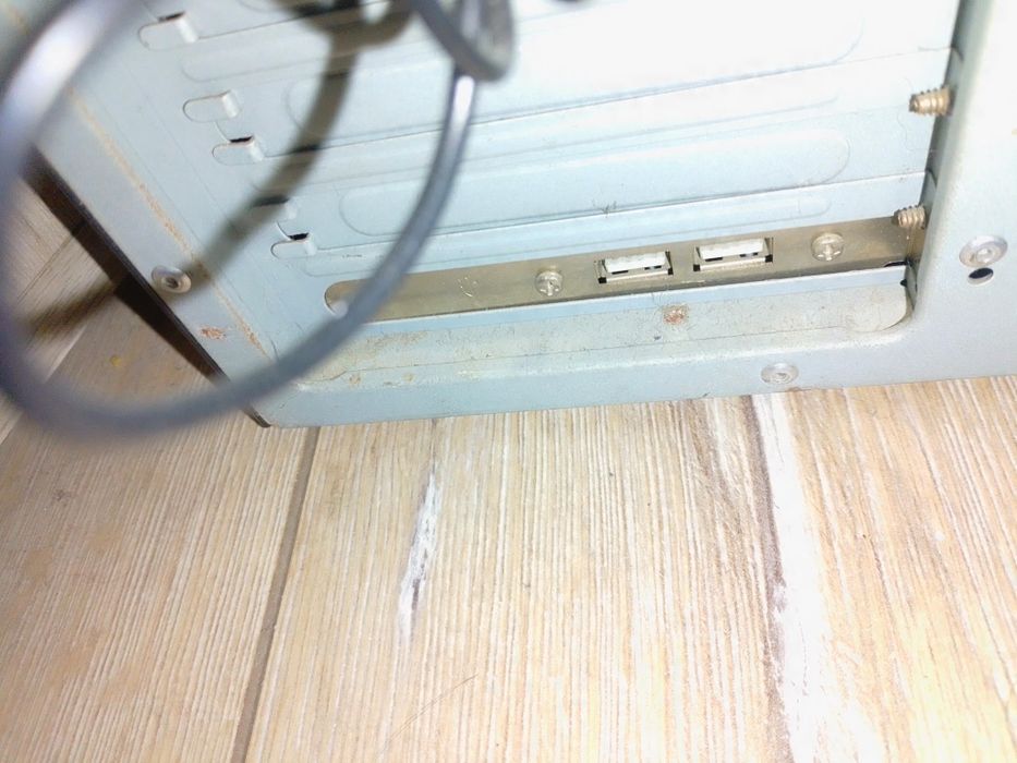 Sistem Destpok PC ASUS 2,4 Mhz ,8 Gb ,1 tera HardiskWindows 11 Pro cu