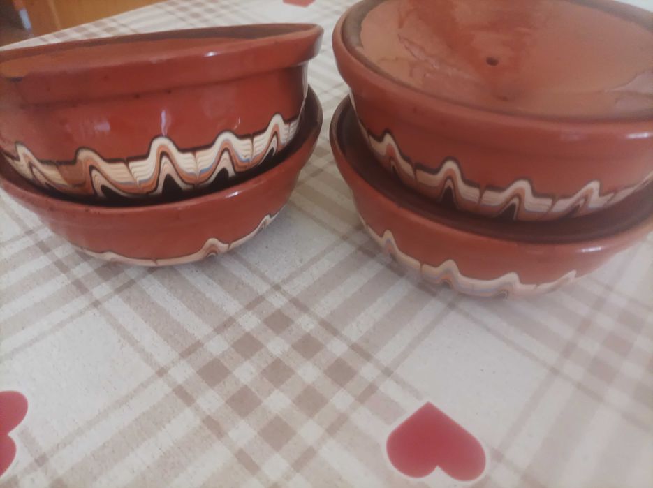 Продавам порцеланови чинии и сервизи, стъклени съдове, чаши