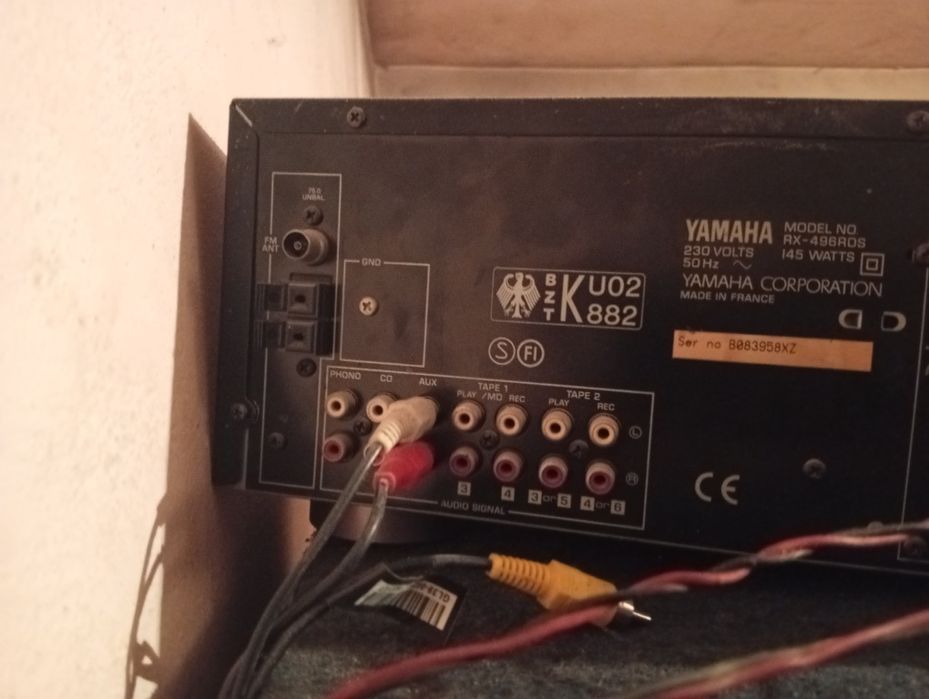 Vând stați și boxa