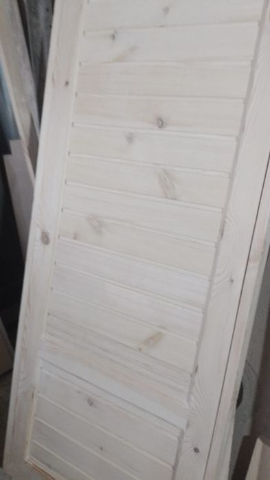 Банные деревянные двери