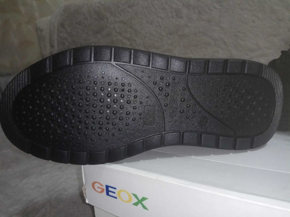 Продам зимние ботинки GEOX на девочку