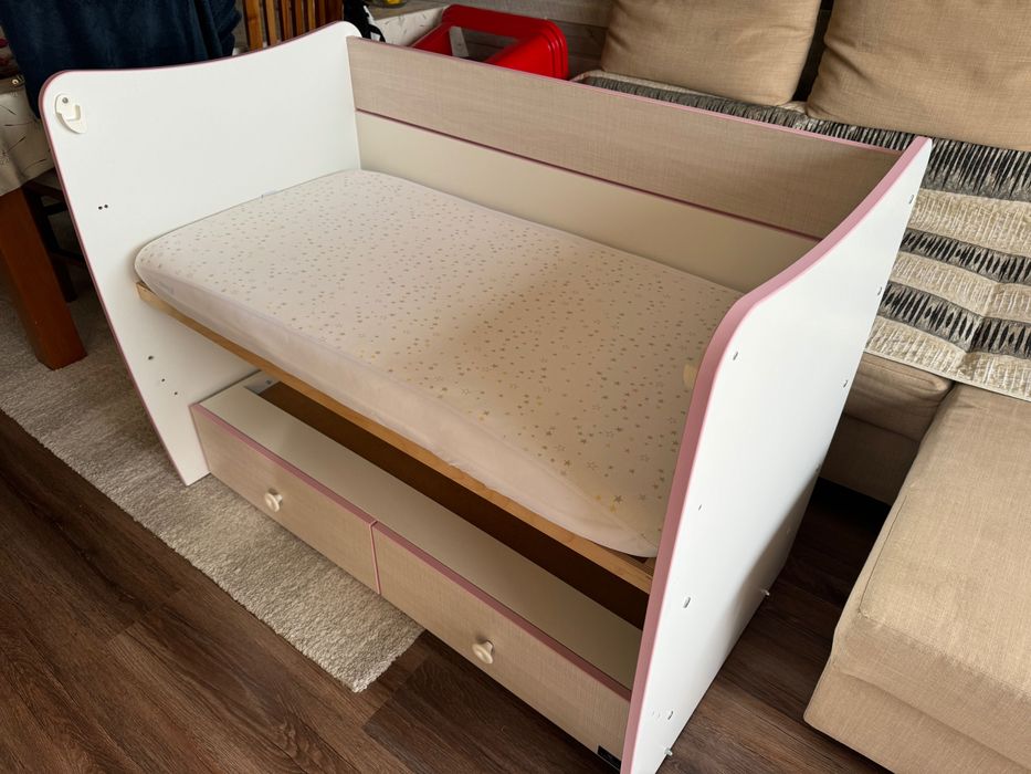 Бебешка кушетка.