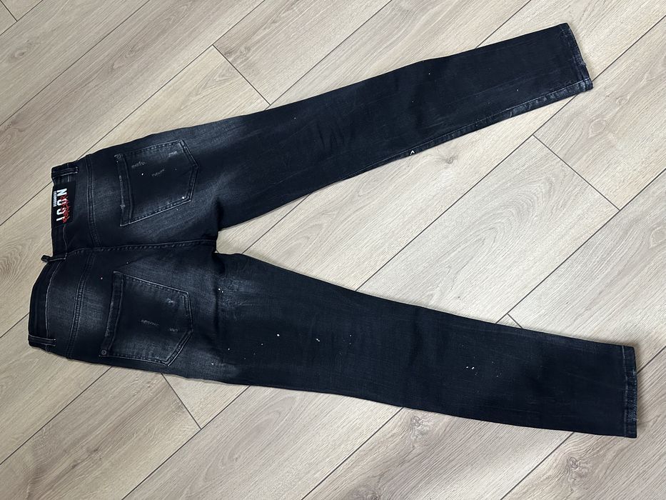 Мъжки тъмни дънки