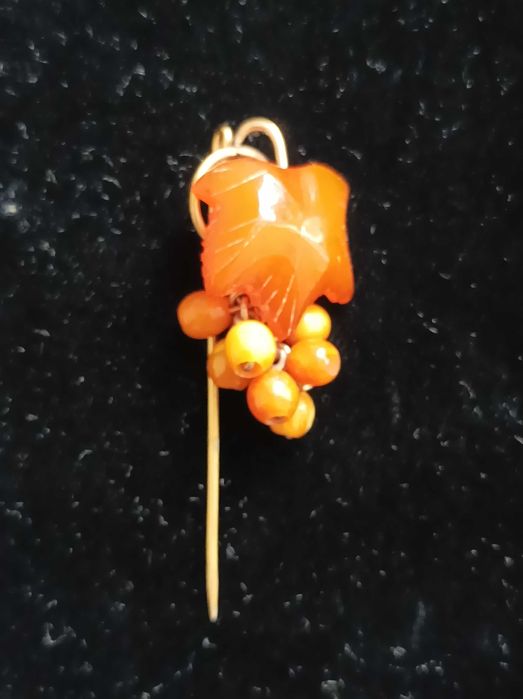 Руска старинна брошка с кехлибар