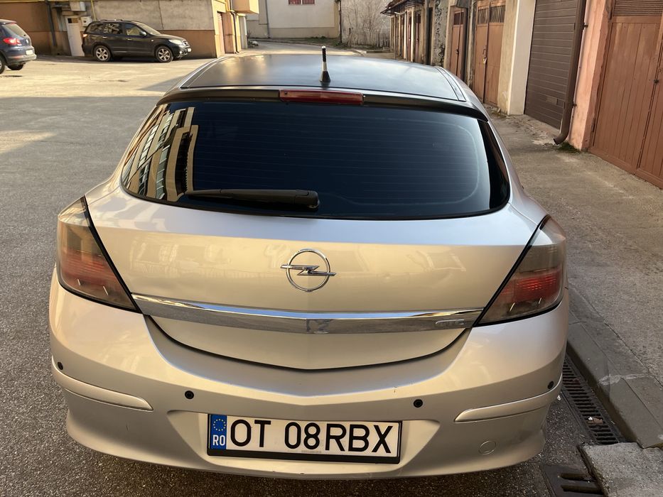 Opel astra H GTC 1.7D