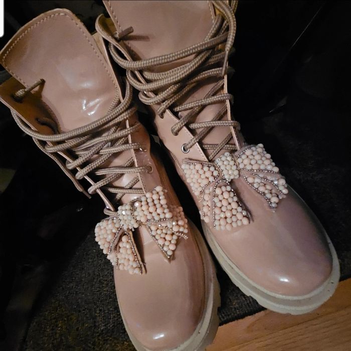 Bocanci din piele lăcuită, 37, roz prăfuit, fără defecte