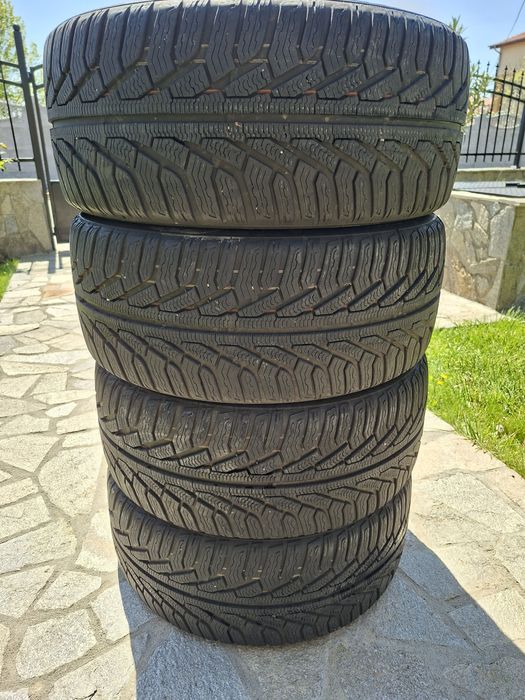 Зимни гуми Uniroyal 235 45 17