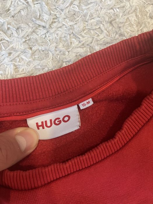 Продавам реална блуза Hugo размер 176 дрехата е в супер състояние
