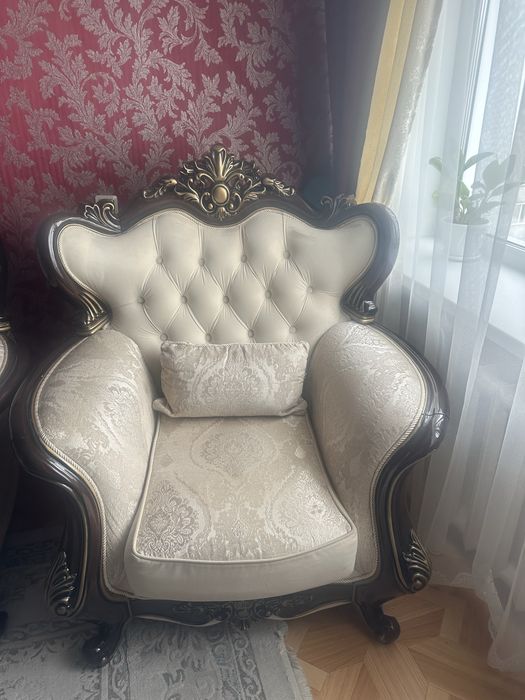 Продам шикарный диван и два кресла
