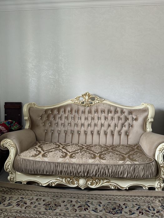 Диван дял зала