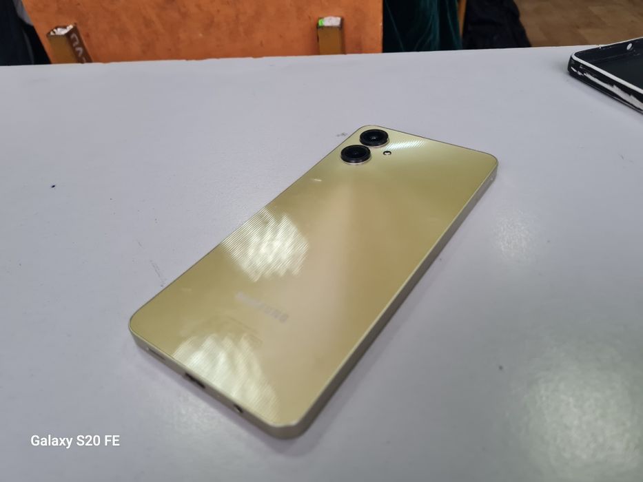 Samsung  a06 с небольшим сколом