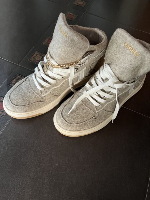 Нови светло бежови боти Bronx