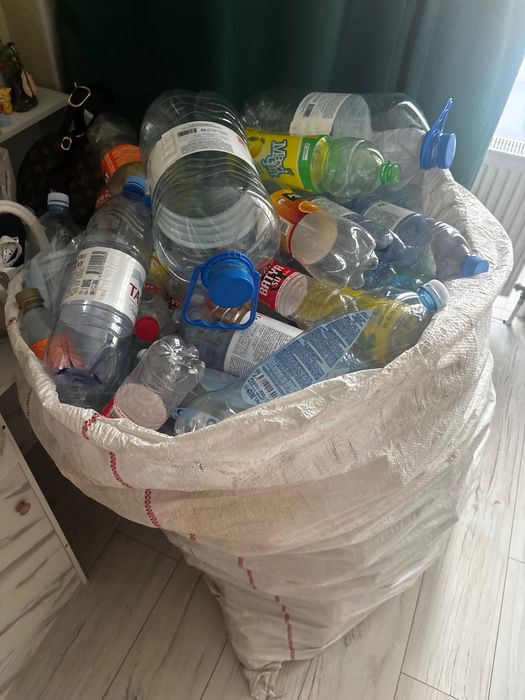 Пустые пластиковые бутылки. Разного размера .