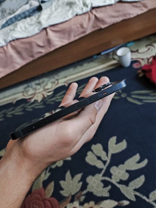 Продам Iphone 13 с гарантией