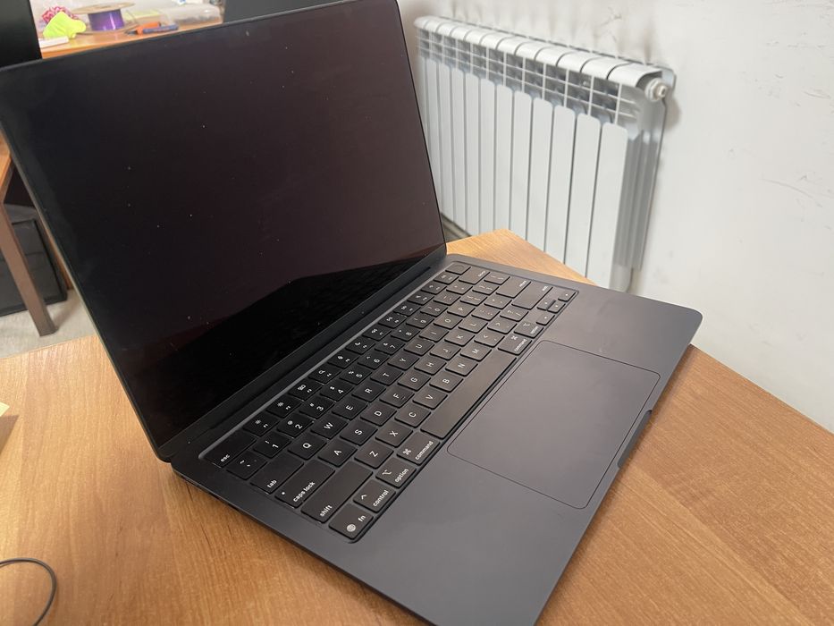 MacBook Air 13 M4, 16 ГБ / 256 ГБ