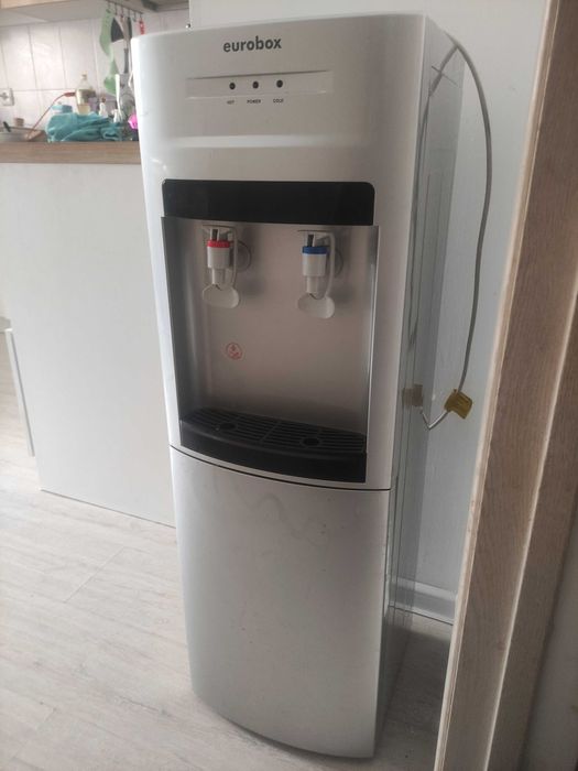 Диспенсер рабочий в хорошем состоянии