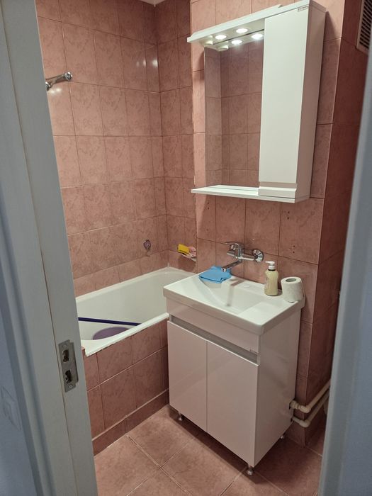 Inchiriez apartament