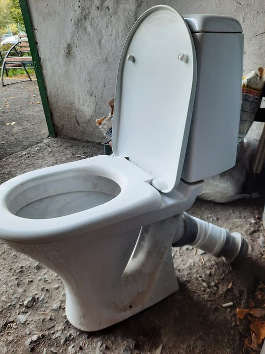 Унитаз продам б/у рабочий.