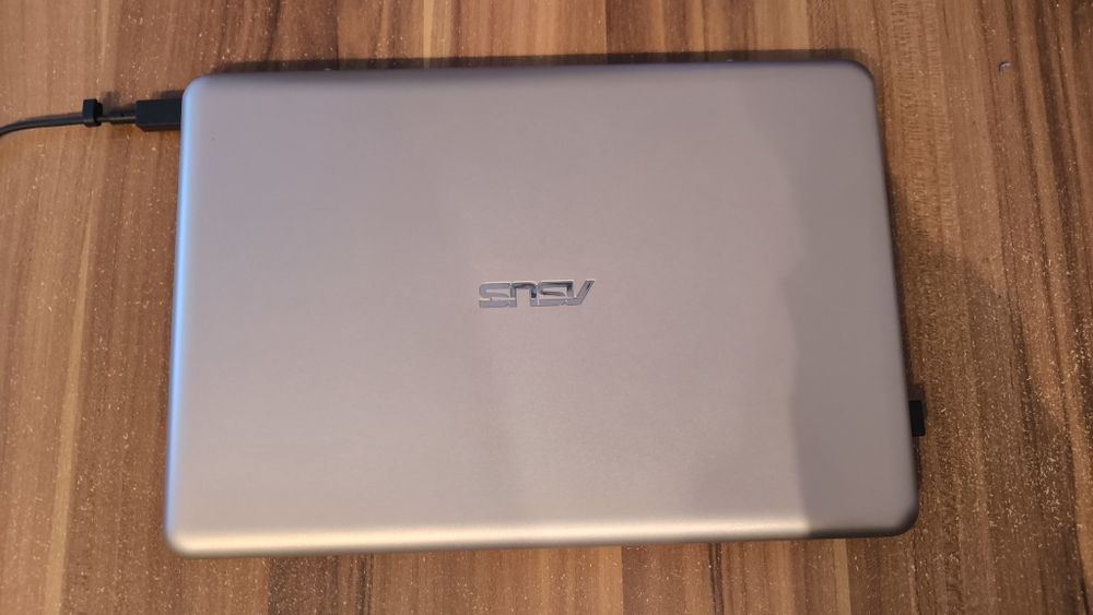 Vand Asus EeeBook X205TA